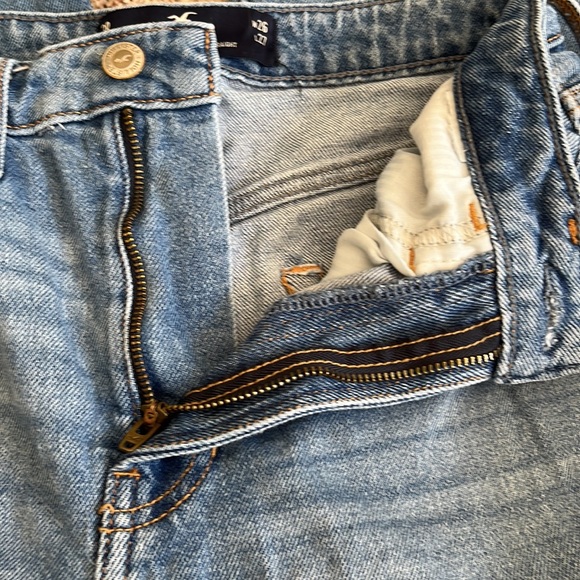 Hollister Ultra High-Rise Vintage Straight Jean - Picture 4 of 4